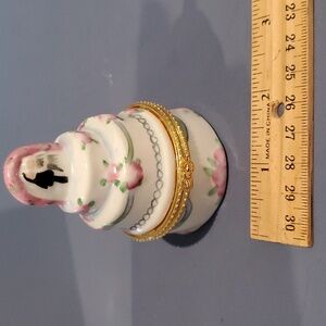 Vintage Wedding  cake hinged box by Lillian Vernon